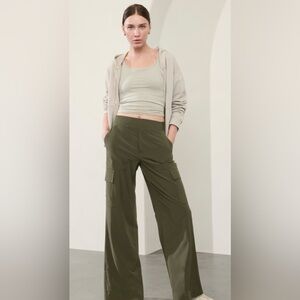 Athleta Brooklyn Heights High Rise Cargo Pant Size 4 Color Aspen Olive